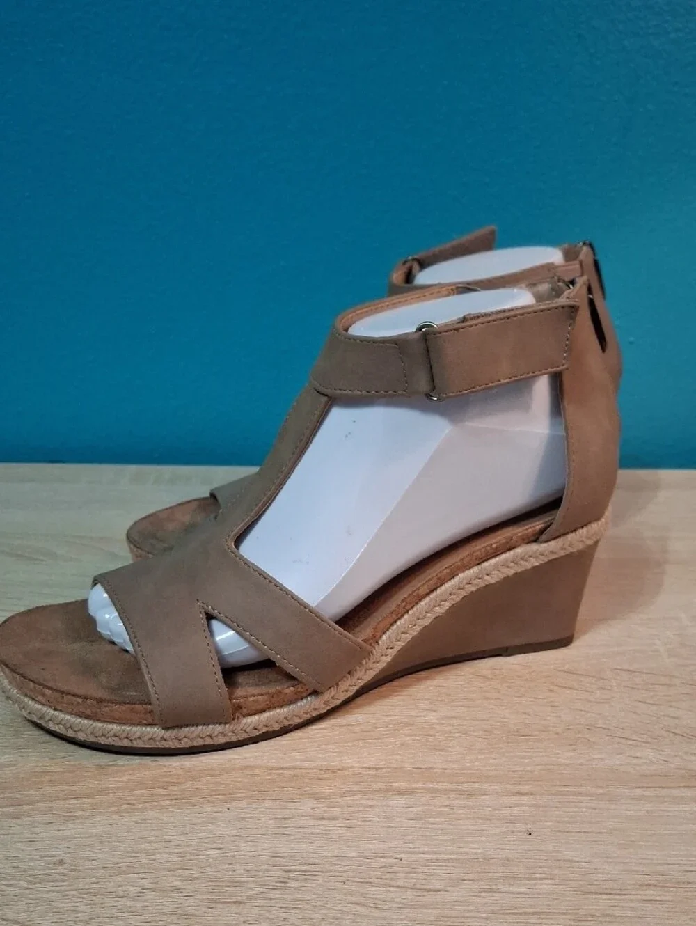 Adrienne Vittadini TRIVIA Tan T‑Strap Espadrille Wedge Sandals